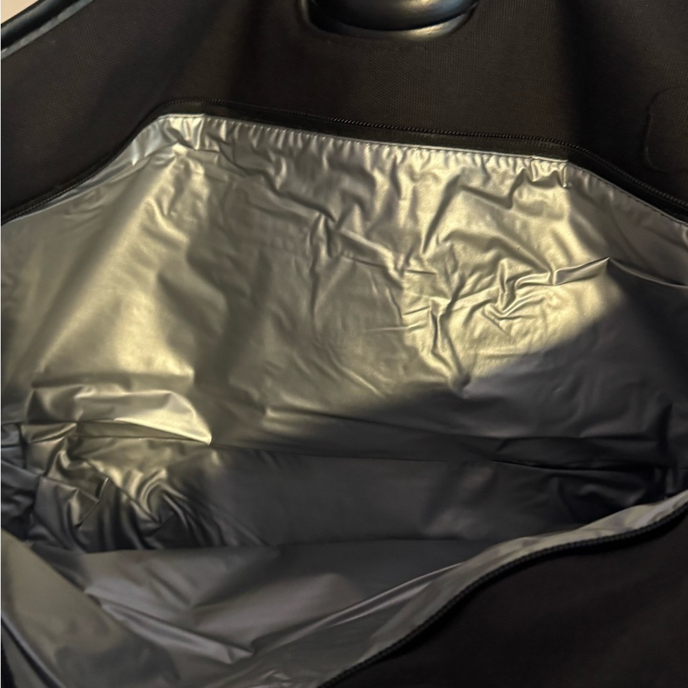 DSW insulated tote - Picture 6 of 7